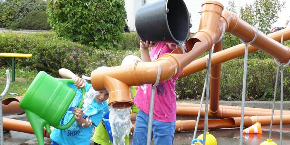 Wasserbahn - Kind mit Eimer - Funtasiewelt Kinder-Events