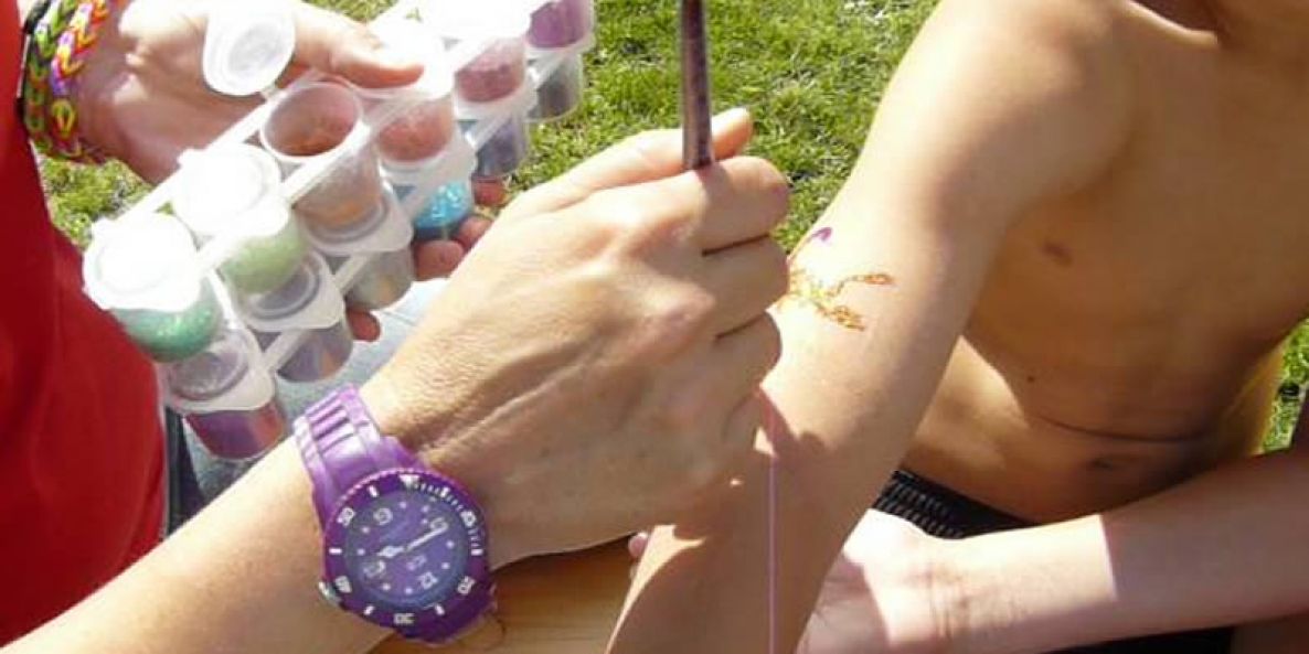 Glitzer-Tattoos - Motiv Skorpion (Pinselauftrag) - Funtasiewelt Kinder-Events