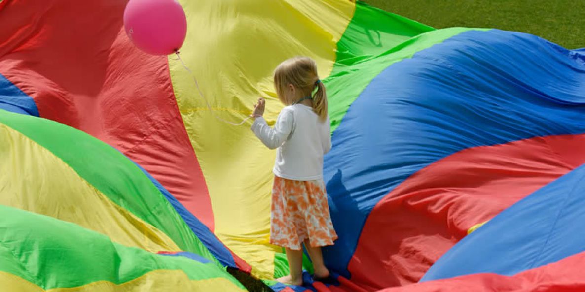 Kinderanimation für Veranstaltungen - Fallschirmspiele - Spiel & Spaß