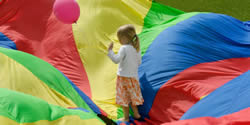 Kinderanimation: Spaß für Kinder mit dem Riesenfallschirm - Veranstaltung - Funtasiewelt